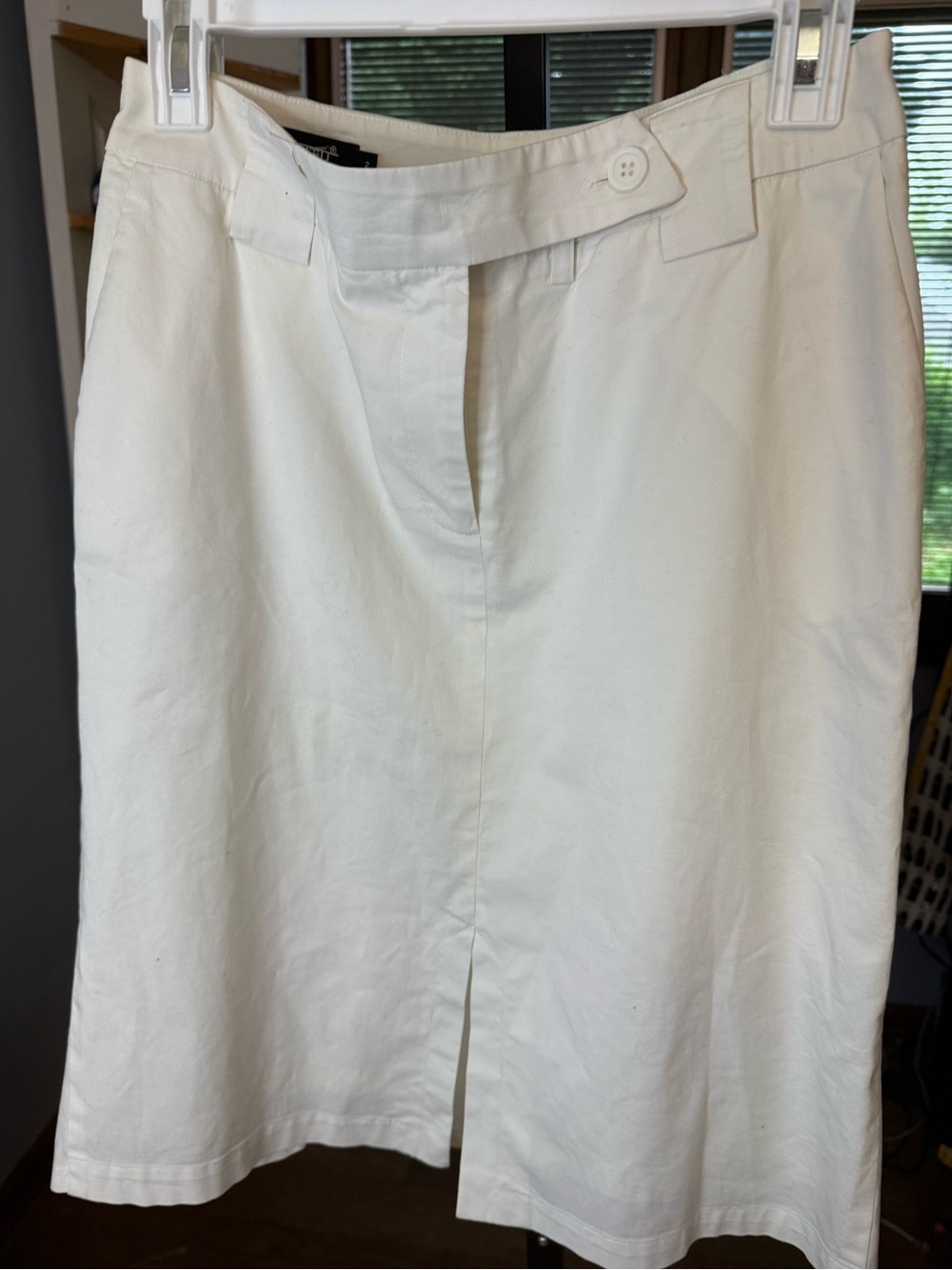 Lilibleu Size 2 Classic White Knee-Length Skirt